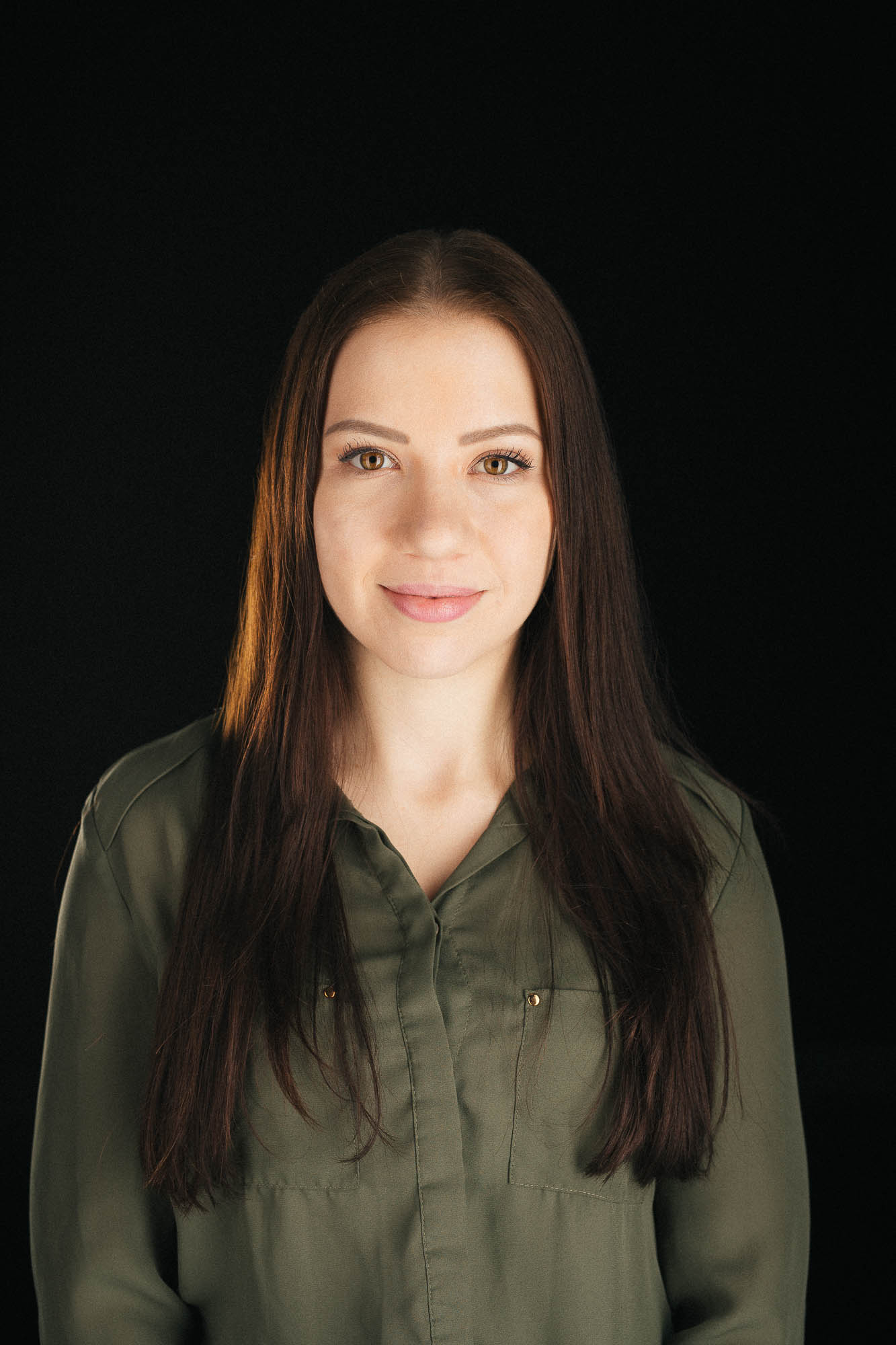 Export x3 Headshot  06570 Dez 01 2019 Bearbeitet 2 Headshots 2019  Miro Nicole Nadine